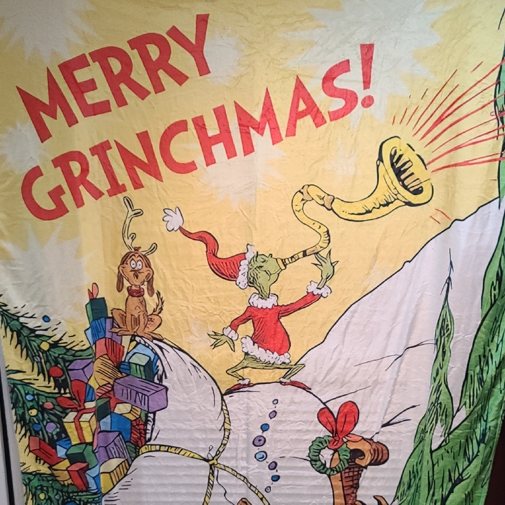 Grinchmas Holiday Throw Blanket - Yellow / Multi